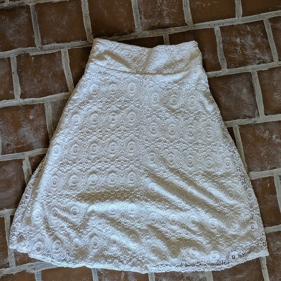 Elizabeth & Nicole White eyelet crochet A-line skirt size M - Picture 3 of 3